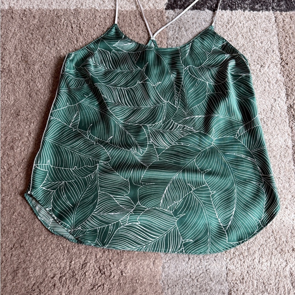 Victoria's Secret women’s Green Leaf Print Camisole- small/medium